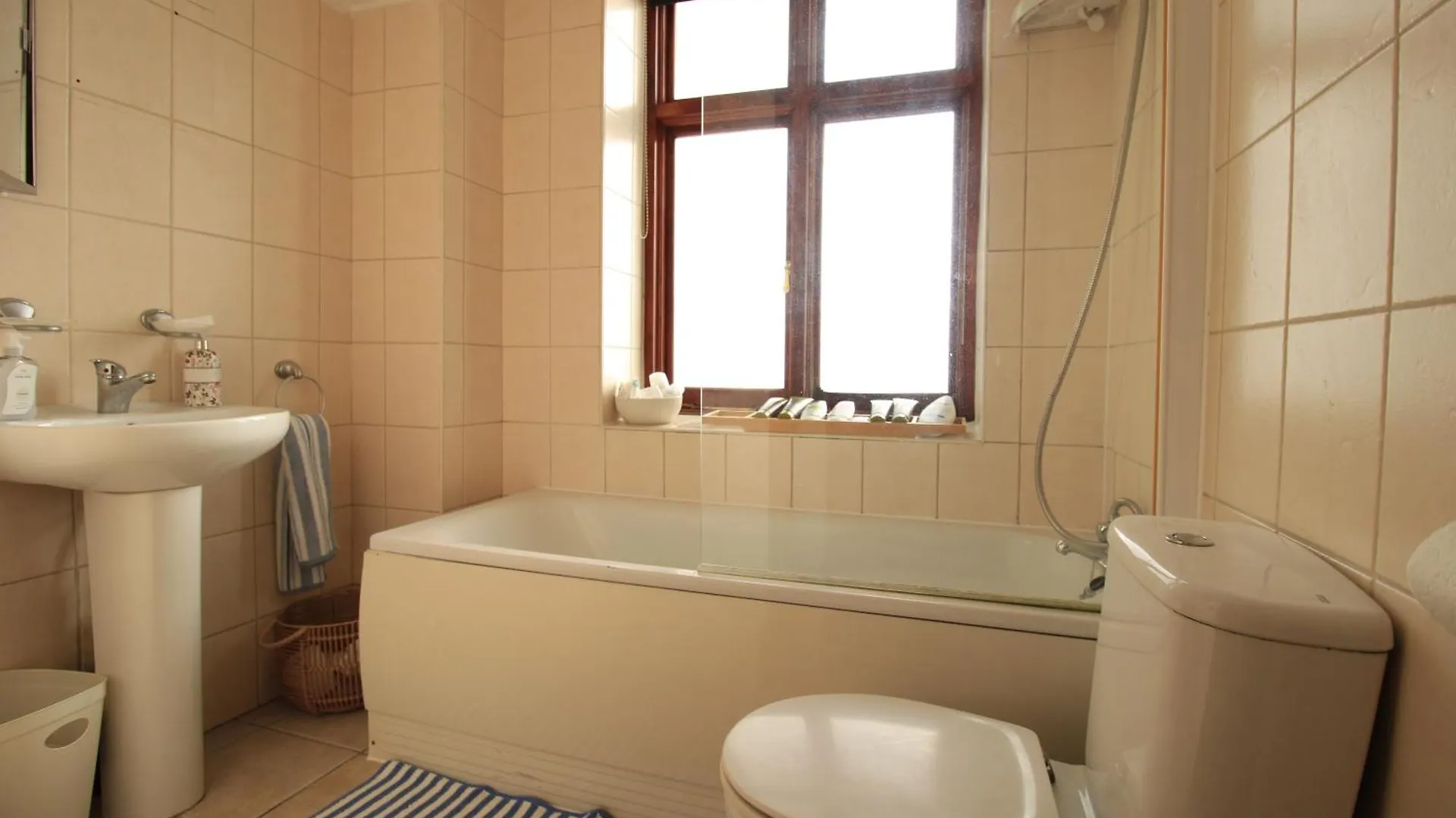 1 Bed Cheshire St London City Brick Lane Apartment