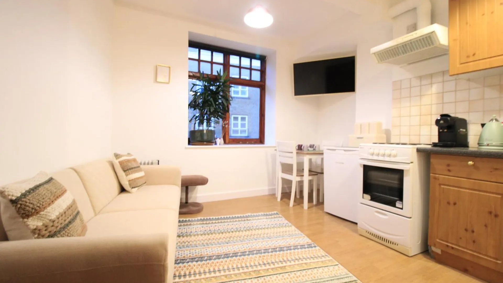 1 Bed Cheshire St London City Brick Lane Apartment